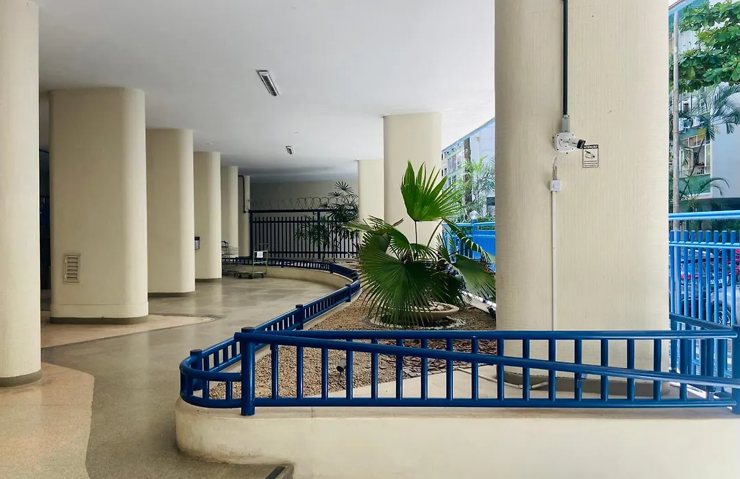 Studio completo ao lado da praia de Copacabana com ar, duas camas, wifi, canais a cabo, até 3 pessoas, pauloangerami DF125-1