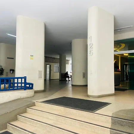 Studio completo ao lado da praia de Copacabana com ar, duas camas, wifi, canais a cabo, até 3 pessoas, pauloangerami DF125-2